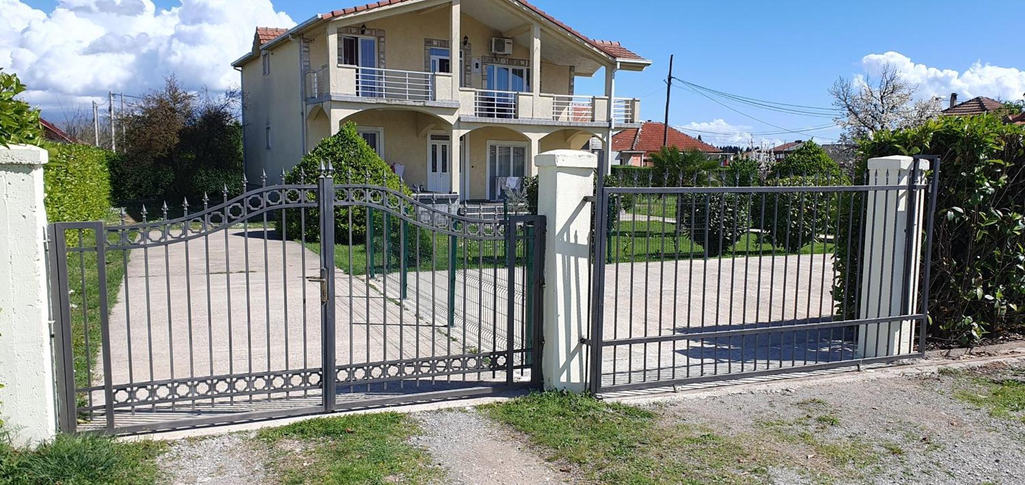 Cozzy Apartment Near The Aiport Podgorica Mitrovici  Екстериор снимка