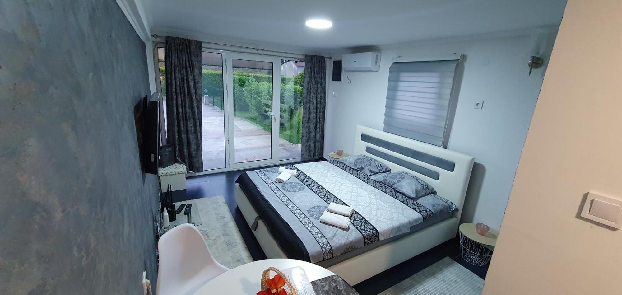 Cozzy Apartment Near The Aiport Podgorica Mitrovici  Екстериор снимка