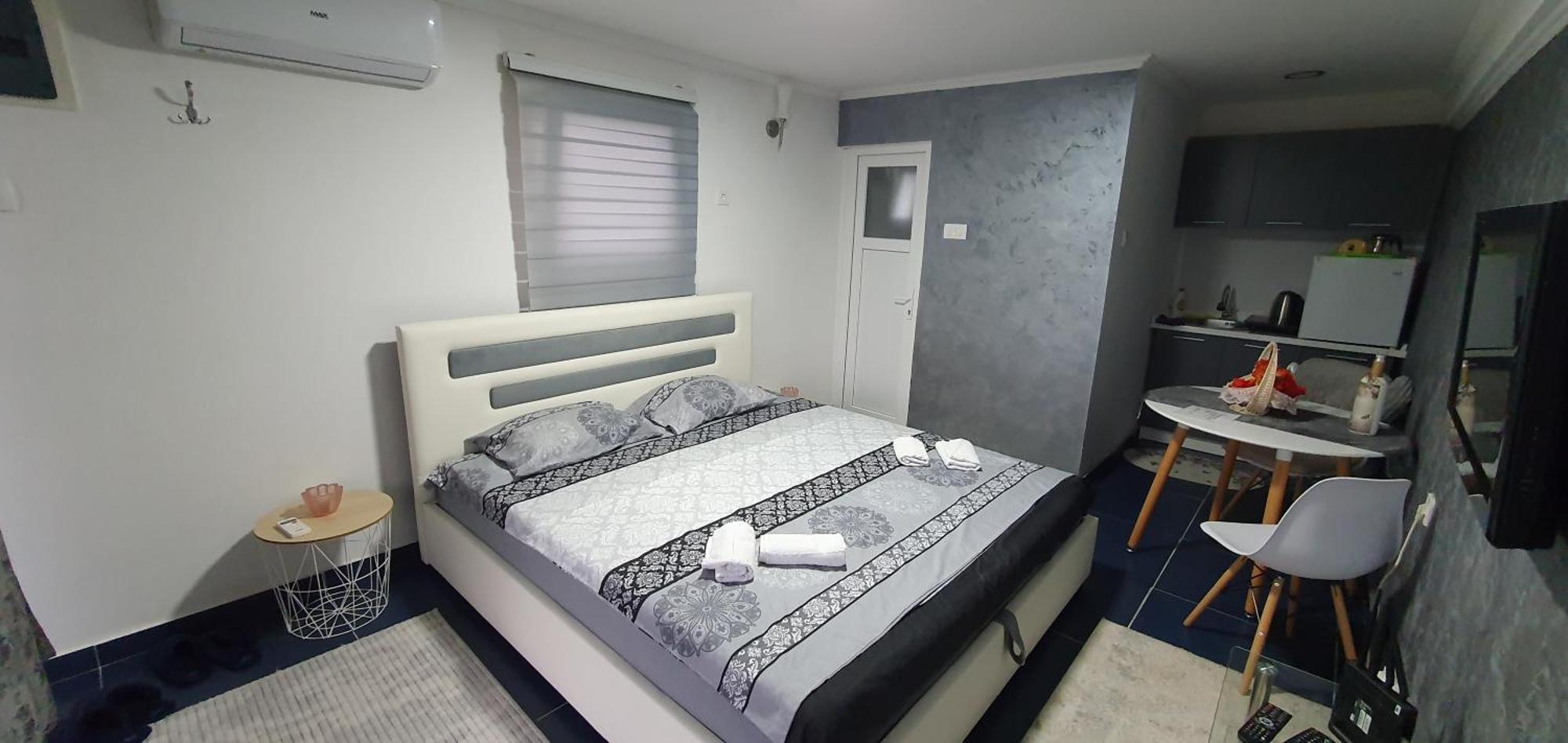 Cozzy Apartment Near The Aiport Podgorica Mitrovici  Екстериор снимка
