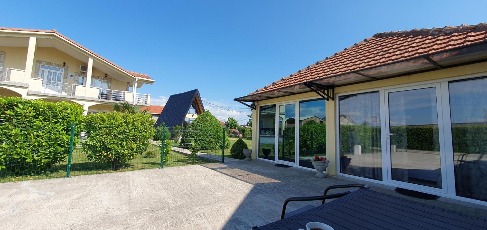 Cozzy Apartment Near The Aiport Podgorica Mitrovici  Екстериор снимка